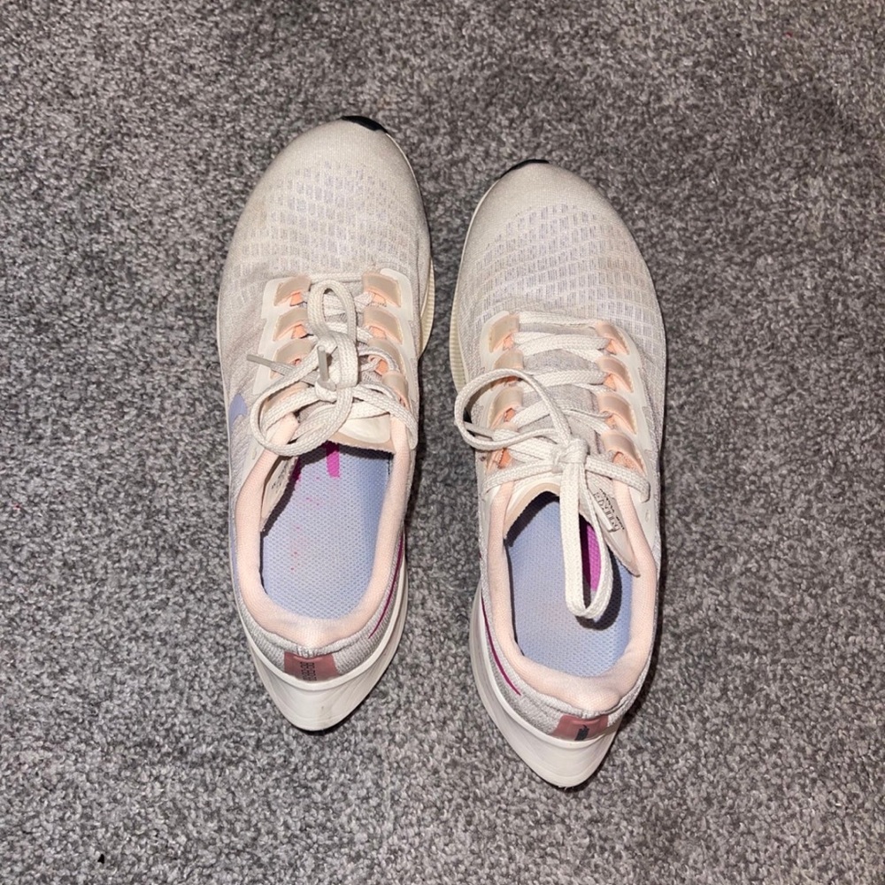 Women 7 Nike Sneakers